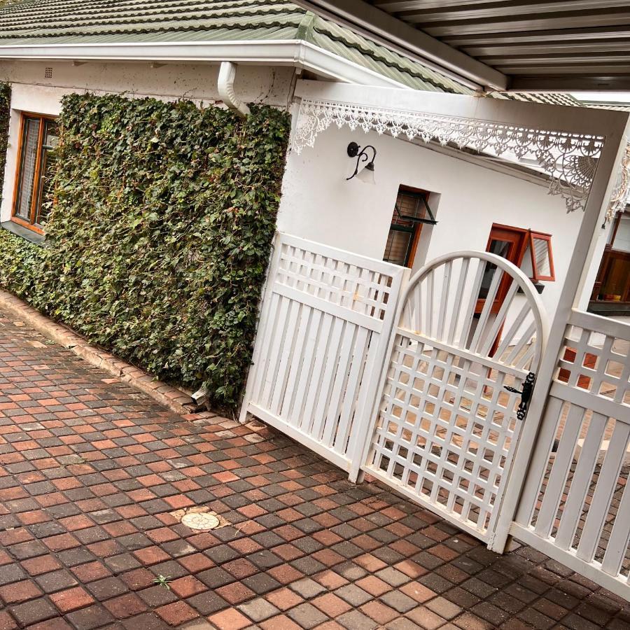 Peaceful@Swansea In Rosebank-Parkwood Apartment โจฮันเนสเบิร์ก ภายนอก รูปภาพ
